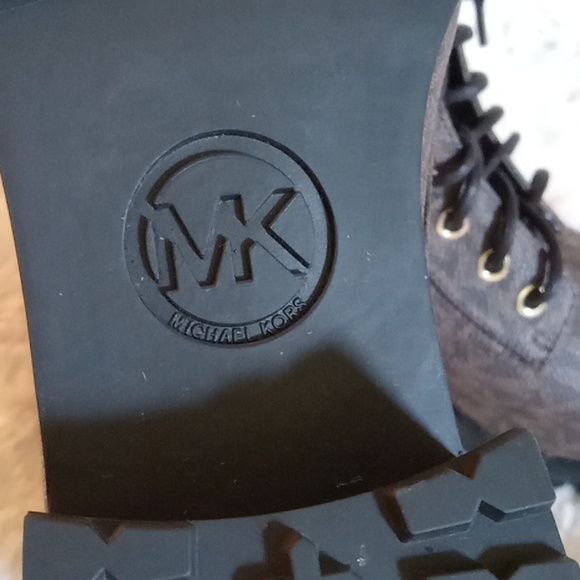 NWOB Michael Kors laceup combat boots wms 6.5 black & brown w/ MK logos - Picture 4 of 9